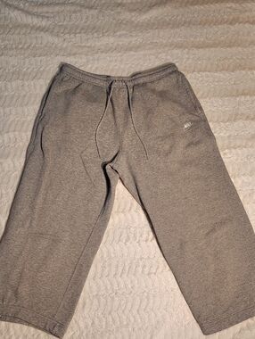 Nike Men's Light Gray Fleece Joggers with Drawstring